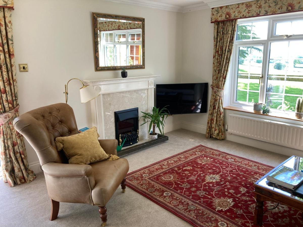 Exclusive 2 Bedroom Apartment With Summer House And Hot Tub Daventry Exterior foto