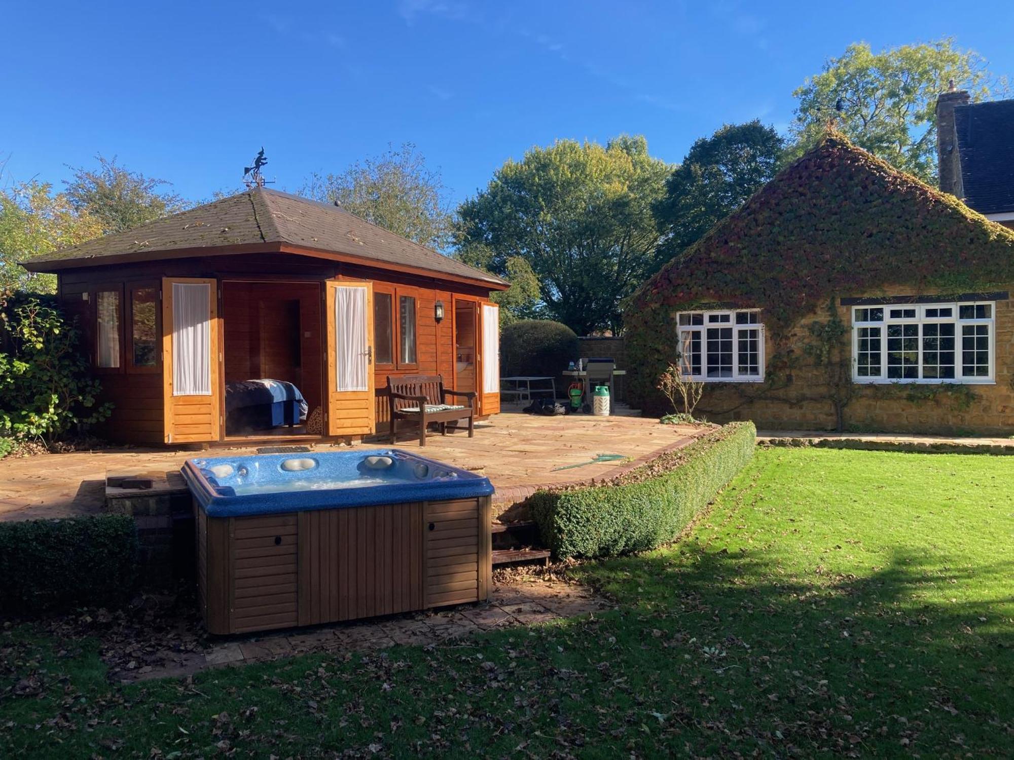Exclusive 2 Bedroom Apartment With Summer House And Hot Tub Daventry Exterior foto